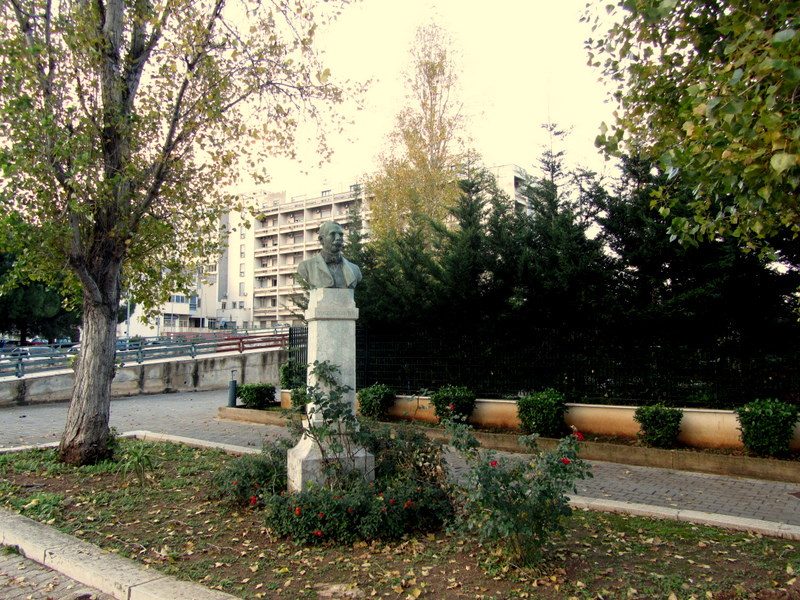 Vincenzo Cervello's bust (1).JPG